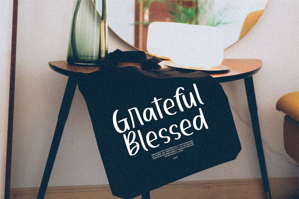 Alysagirl Font sample