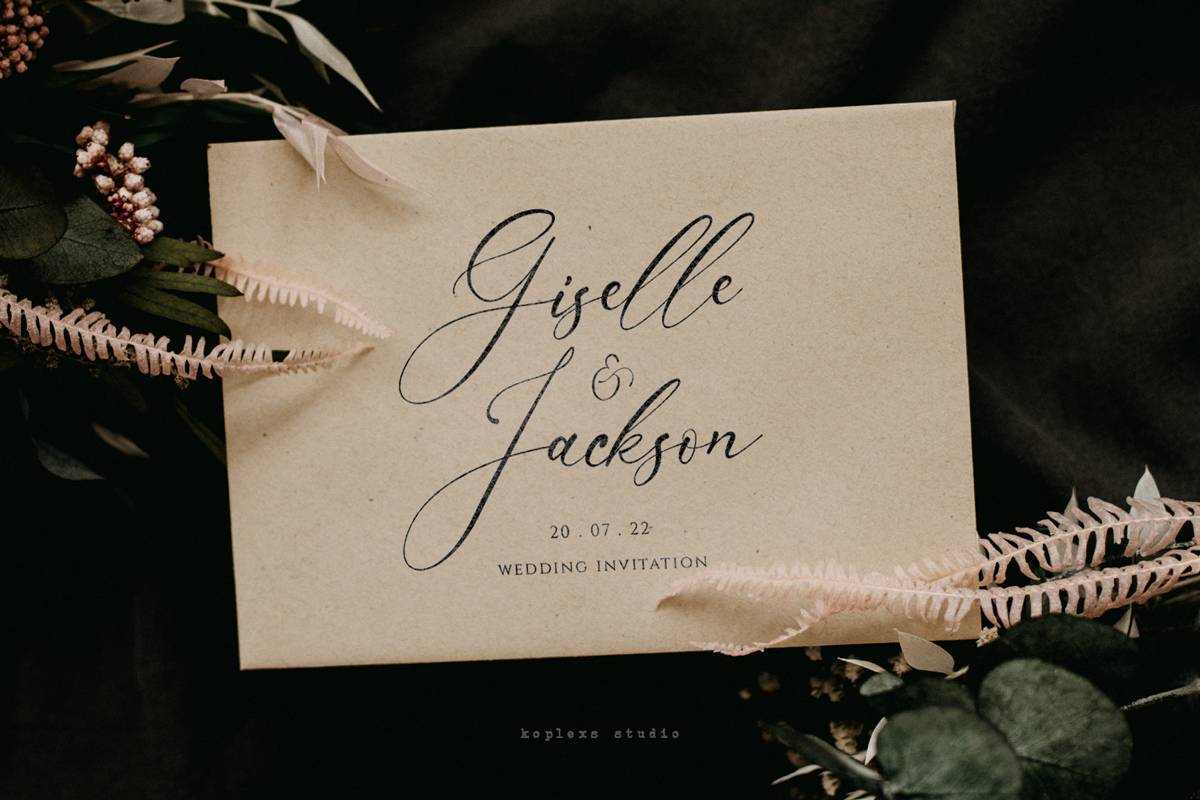 Amsterline Font sample