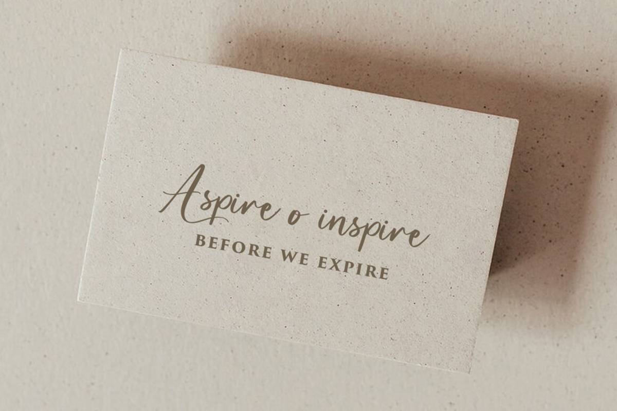 Aulores Font sample