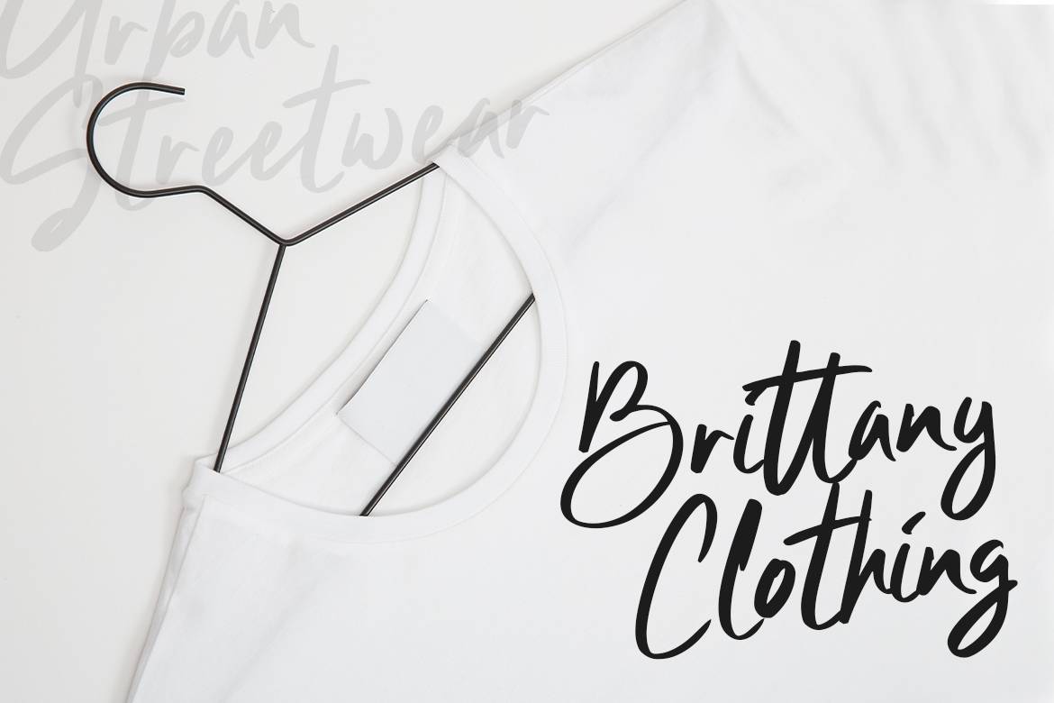 Clattering Brush Typeface sample