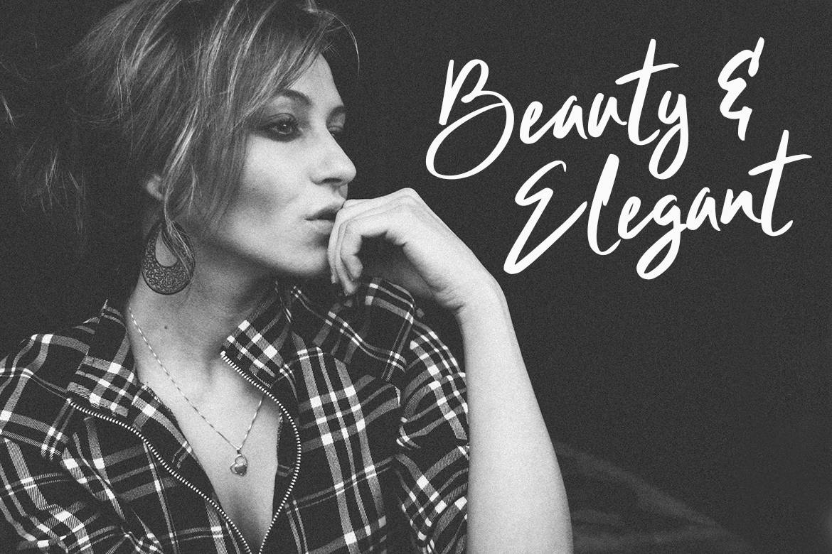 Clattering Brush Typeface sample