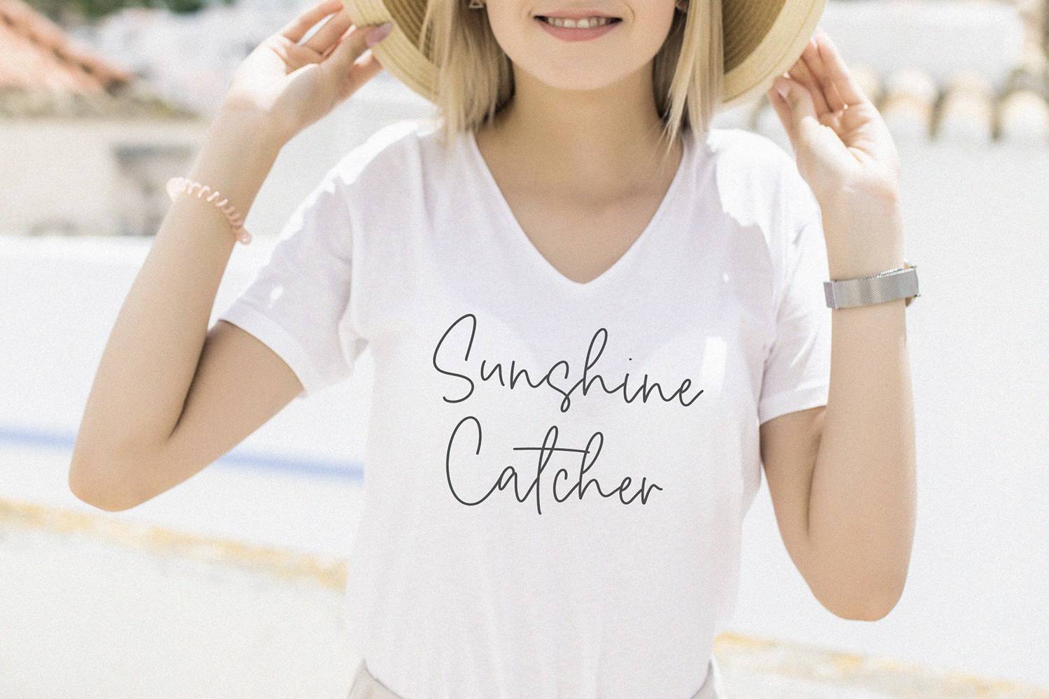 Darling Butter Font sample