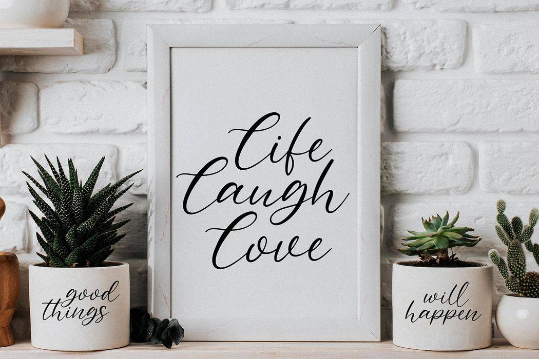 Eallitapie Font sample