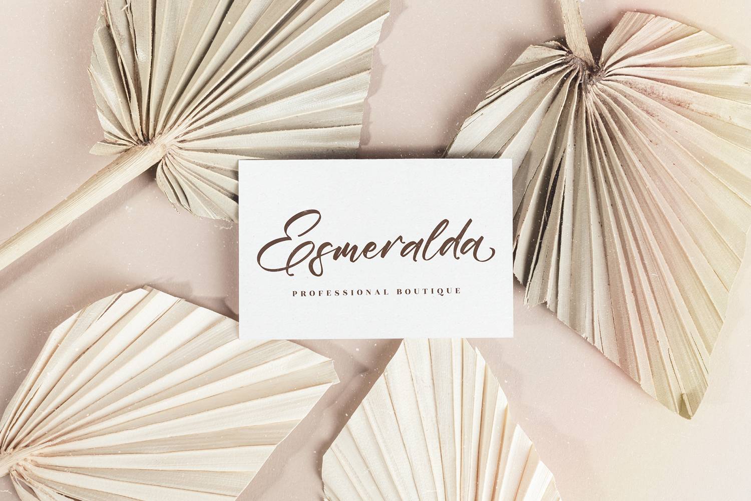 Emelinah Font sample