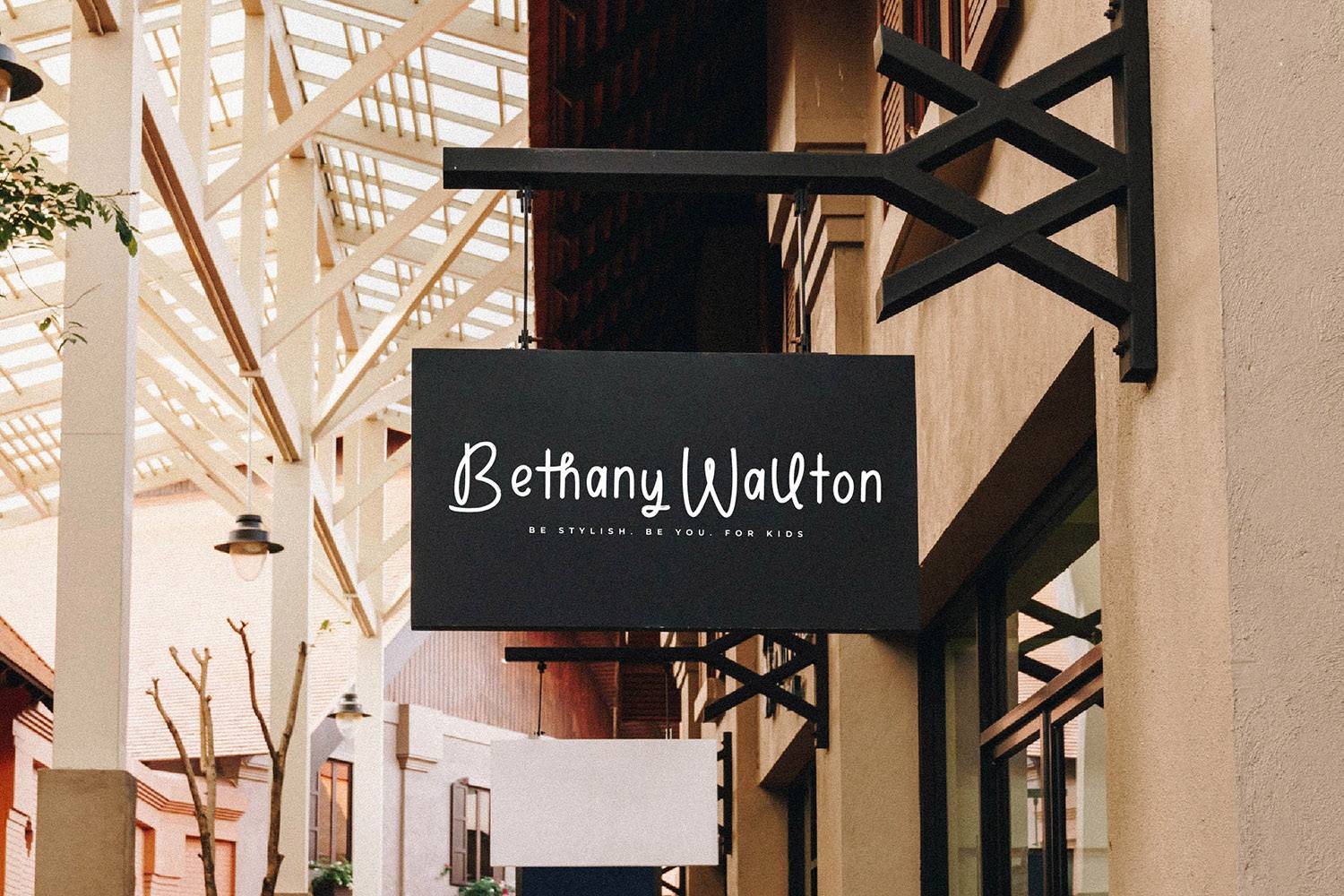 Girlthown Font sample