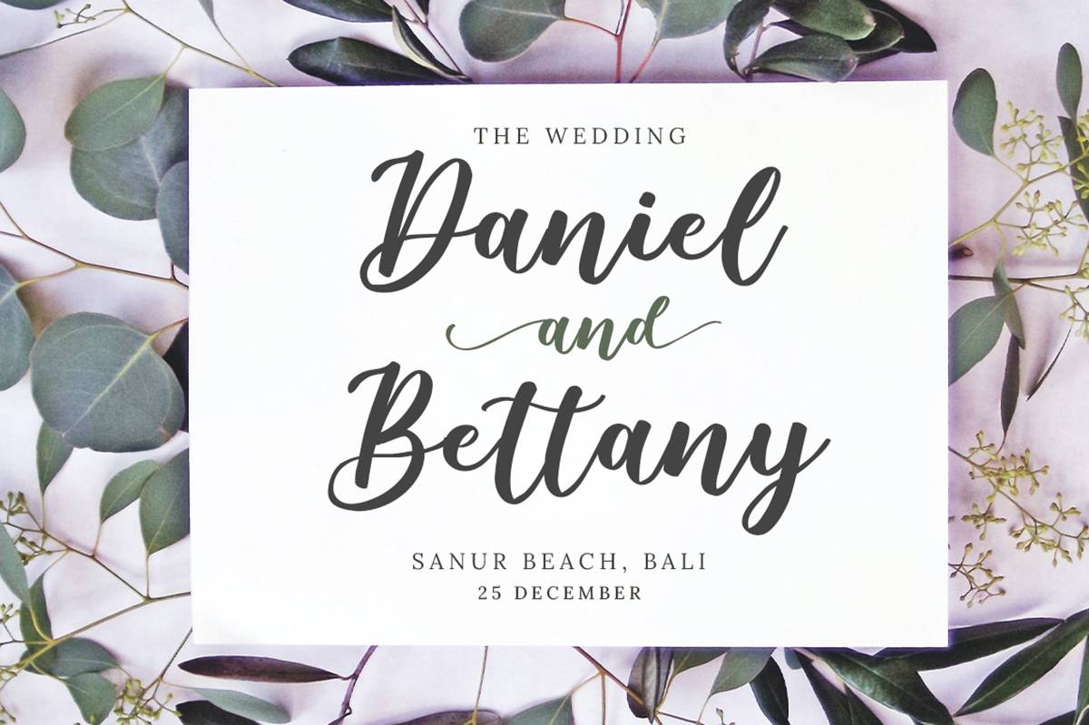 Graduation Font sample