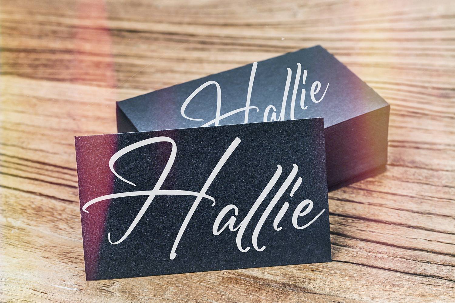 Hatthews Font sample