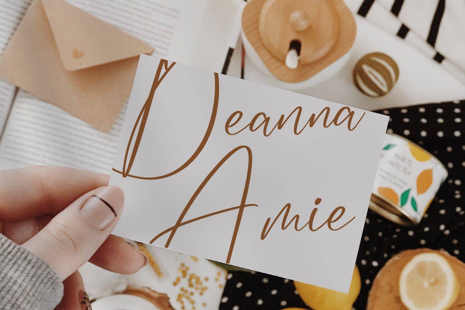 Magnolia Delmonte Font sample