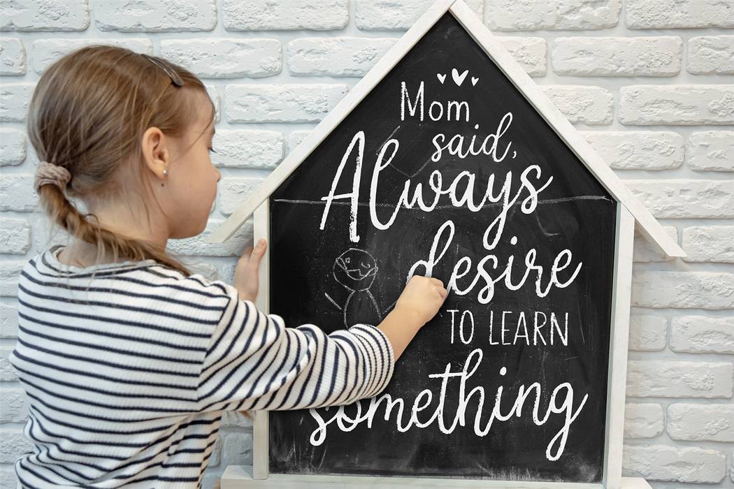 Manlychalk Font sample