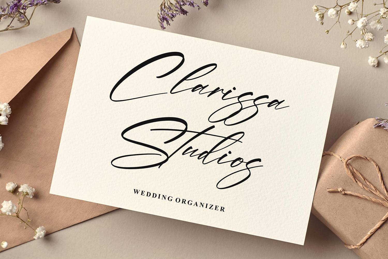 Mantasia Font sample