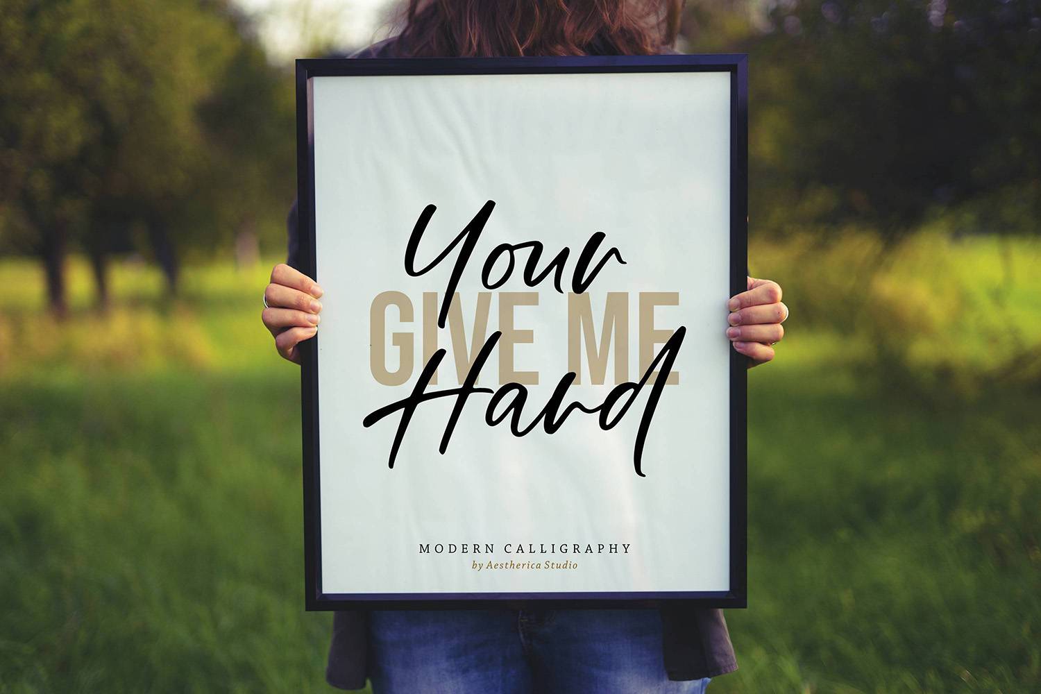 Monthier Font sample