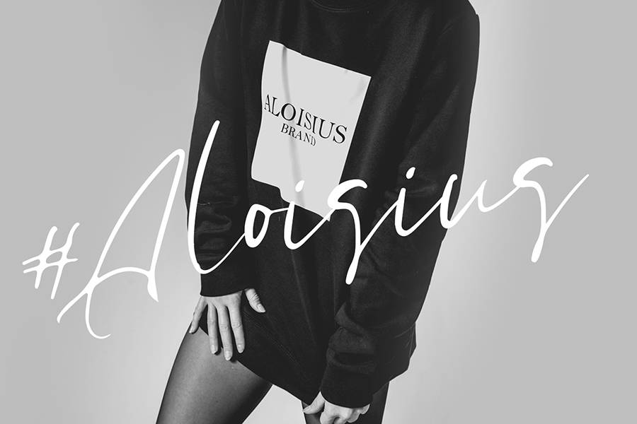 Orchest Luxurious Script Font sample