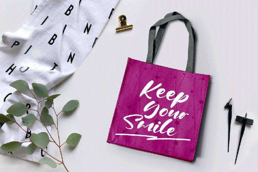 Ritta Kelly Font sample