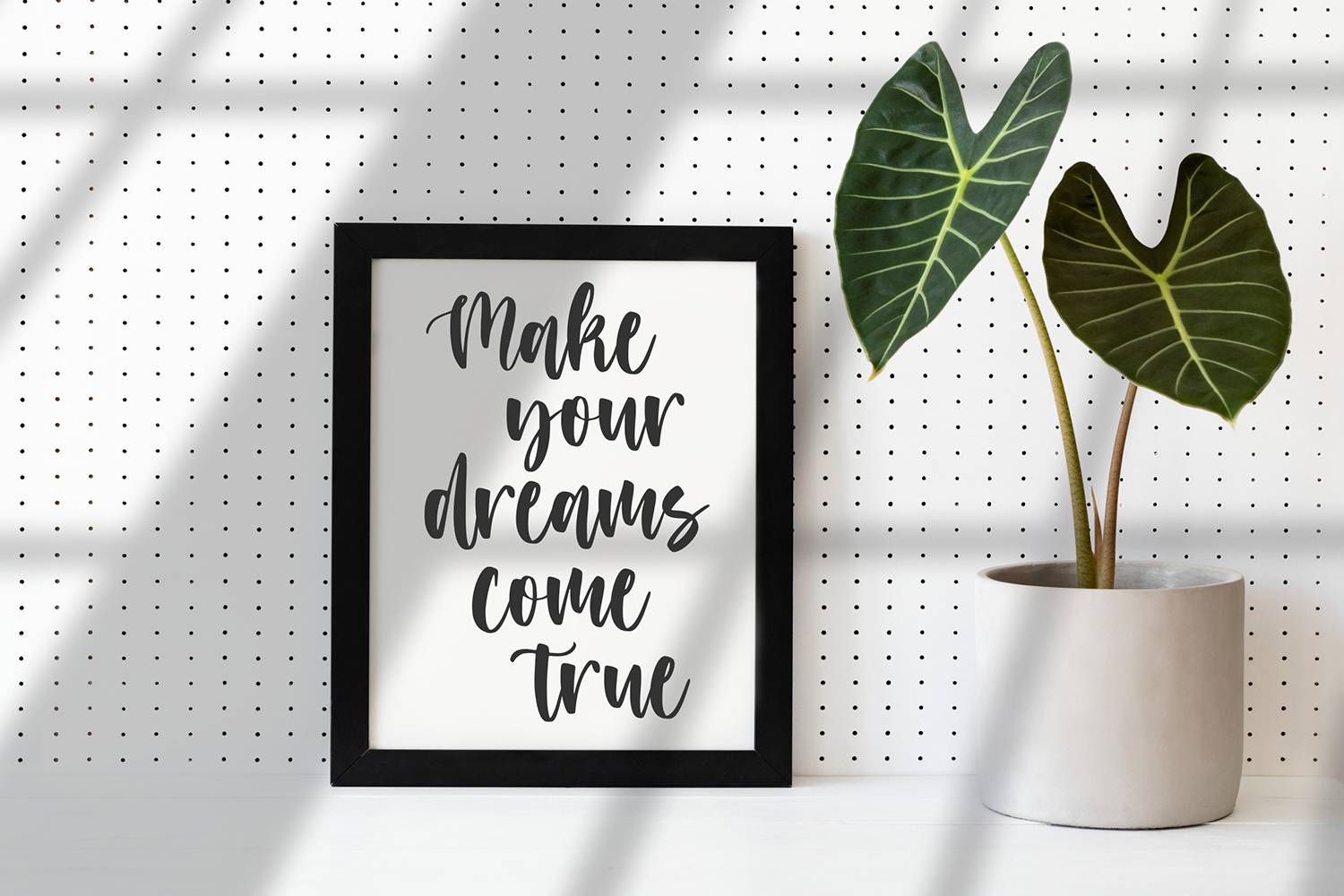 Storytail Font sample