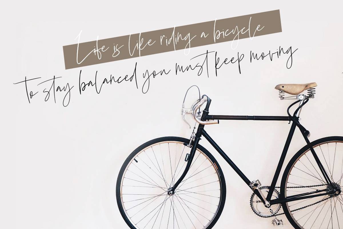 Suntrike Font sample
