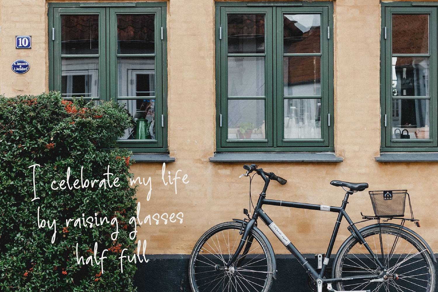Travelisty Font sample