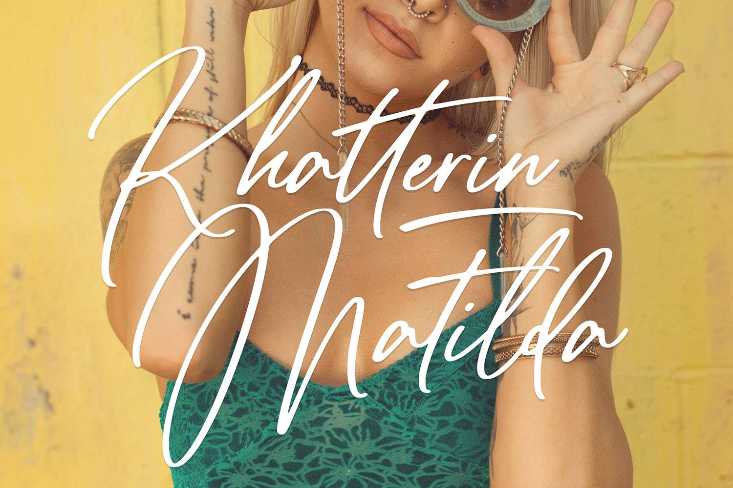 Tropical Harmony Font sample