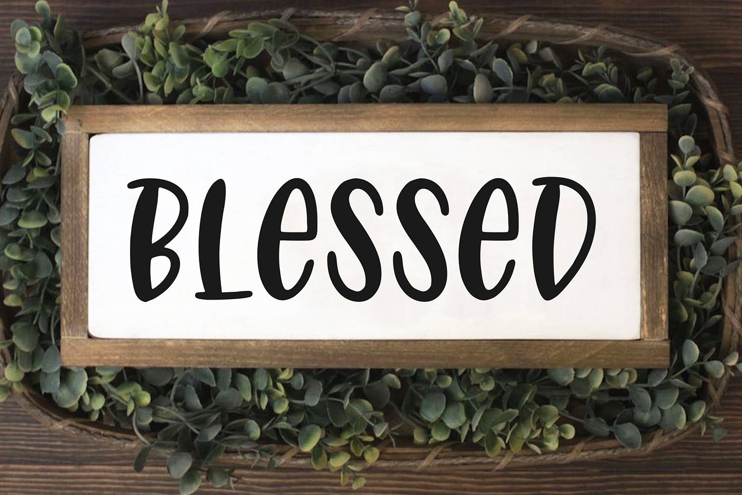 Weaver Birds Font sample