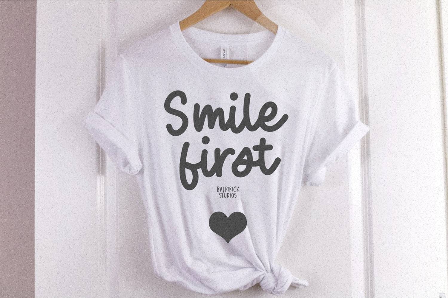 White Cakes Font sample